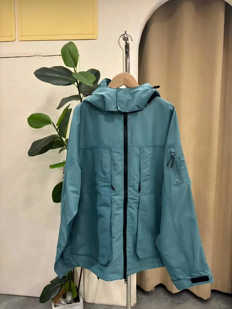 LACOSTE  Crocodile hooded workwear jacket is easy to wear for outdoor leisure an
