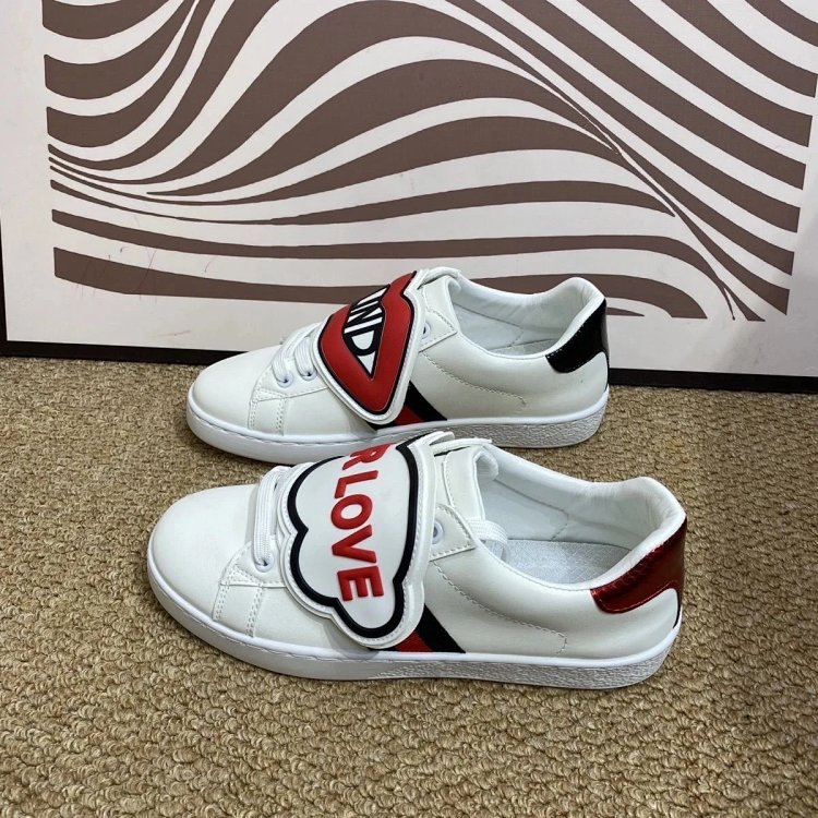 Gucci kisses red lips in white shoes | Yooybuy Spreadsheet