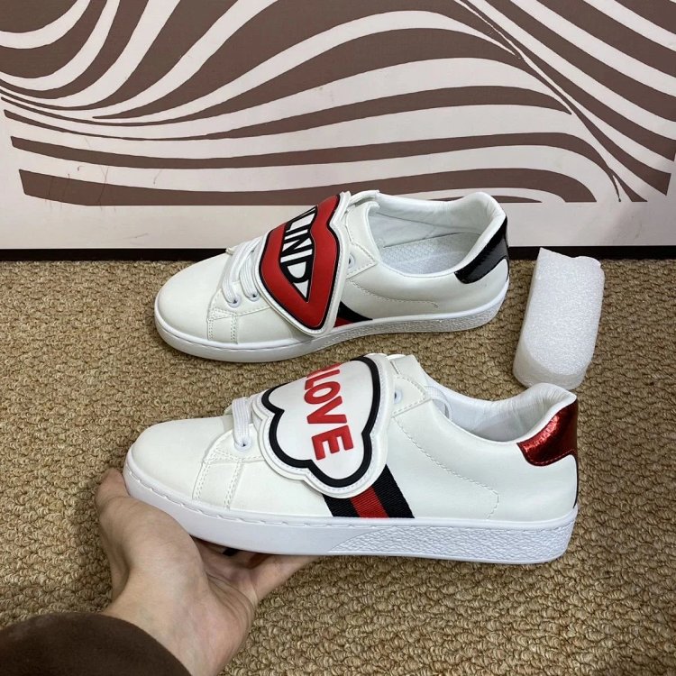 Gucci kisses red lips in white shoes | Yooybuy Spreadsheet
