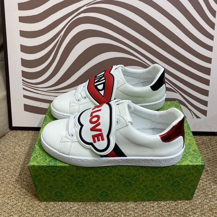 Gucci kisses red lips in white shoes | Yooybuy Spreadsheet