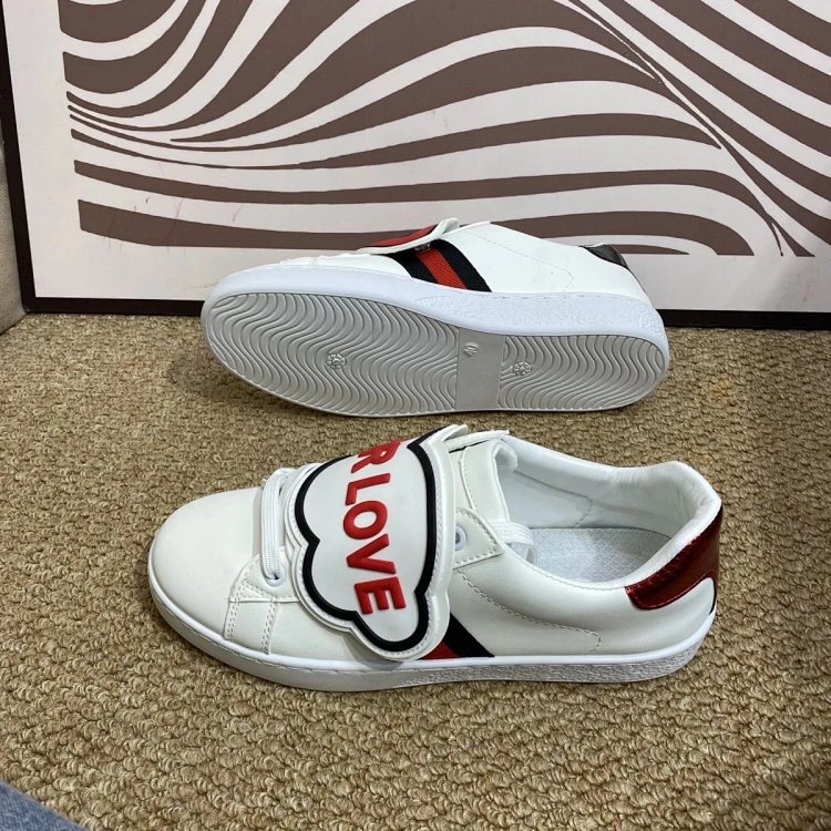 Gucci kisses red lips in white shoes | Yooybuy Spreadsheet