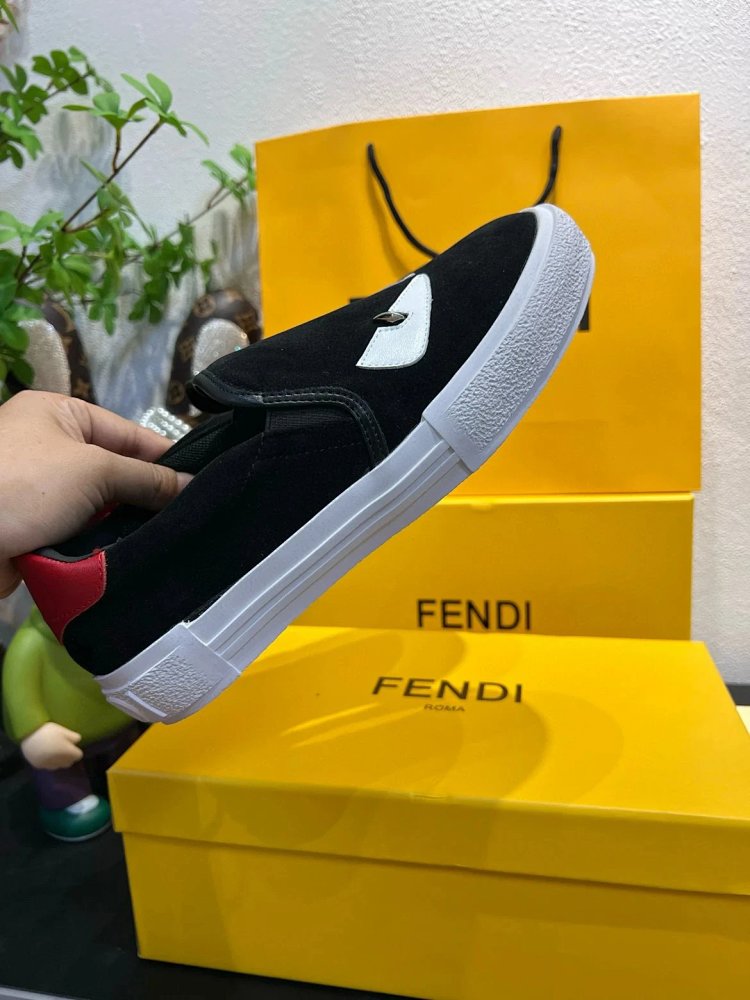 Fendi Monster stomps on board shoes with one foot | Yooybuy Spreadsheet