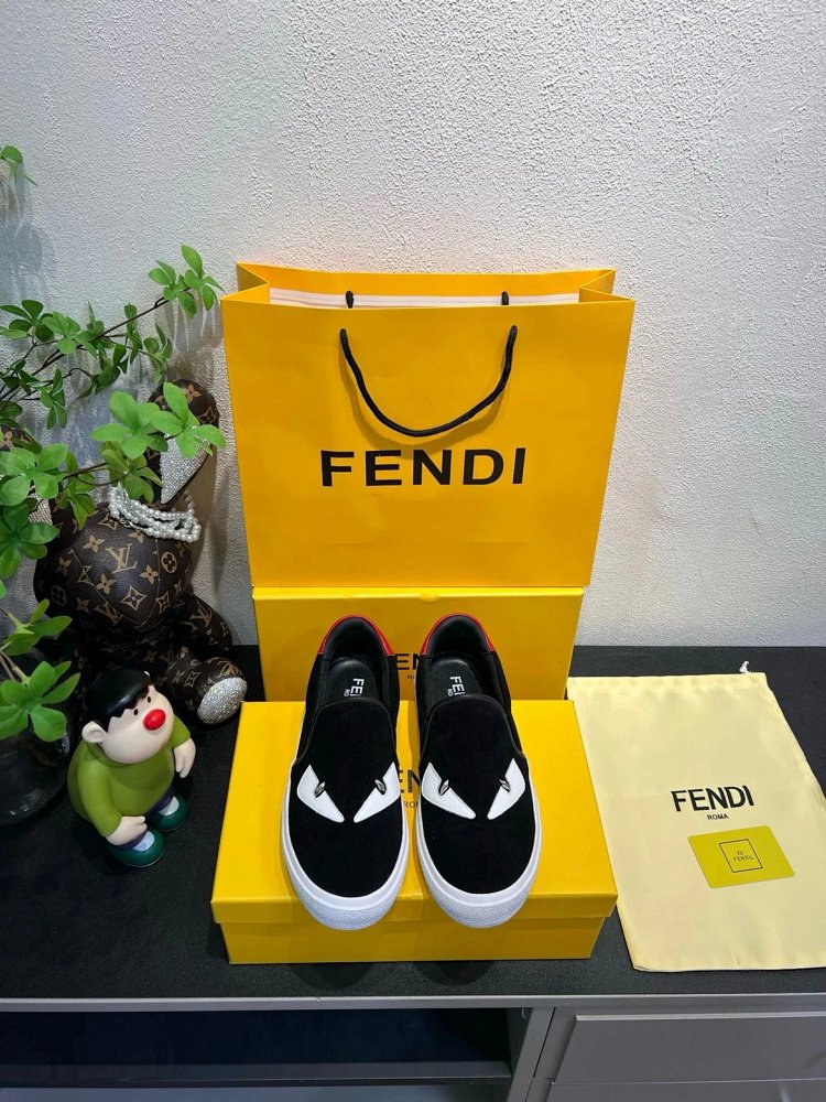 Fendi Monster stomps on board shoes with one foot | Yooybuy Spreadsheet