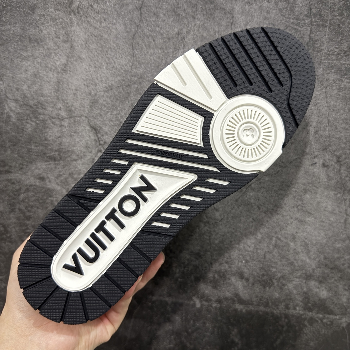 Louis Vuitton  Trainer Sneaker T538004 | Yooybuy Spreadsheet