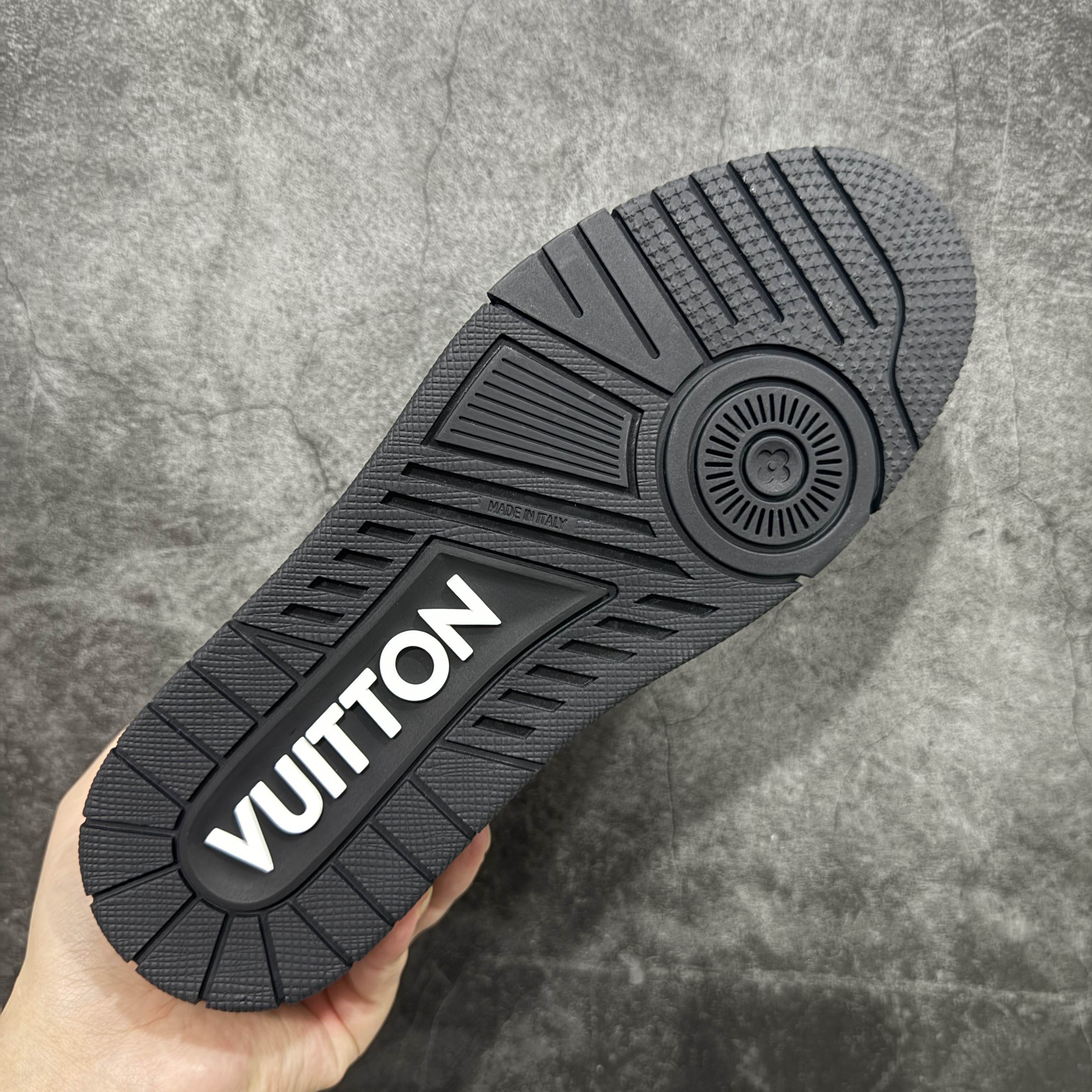 Louis Vuitton  Trainer Sneaker T538007 | Yooybuy Spreadsheet