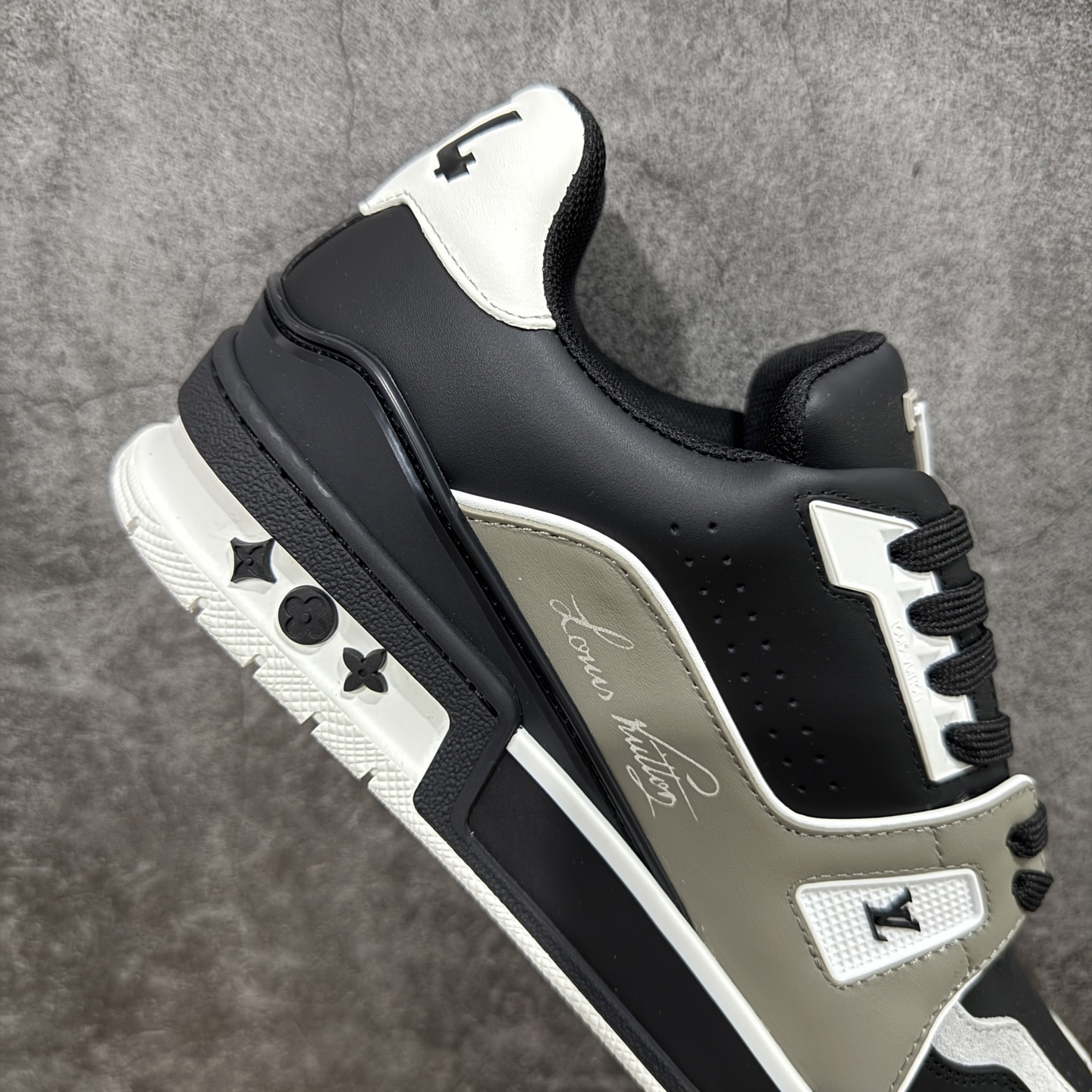 Louis Vuitton Trainer Sneaker T538010 | Yooybuy Spreadsheet