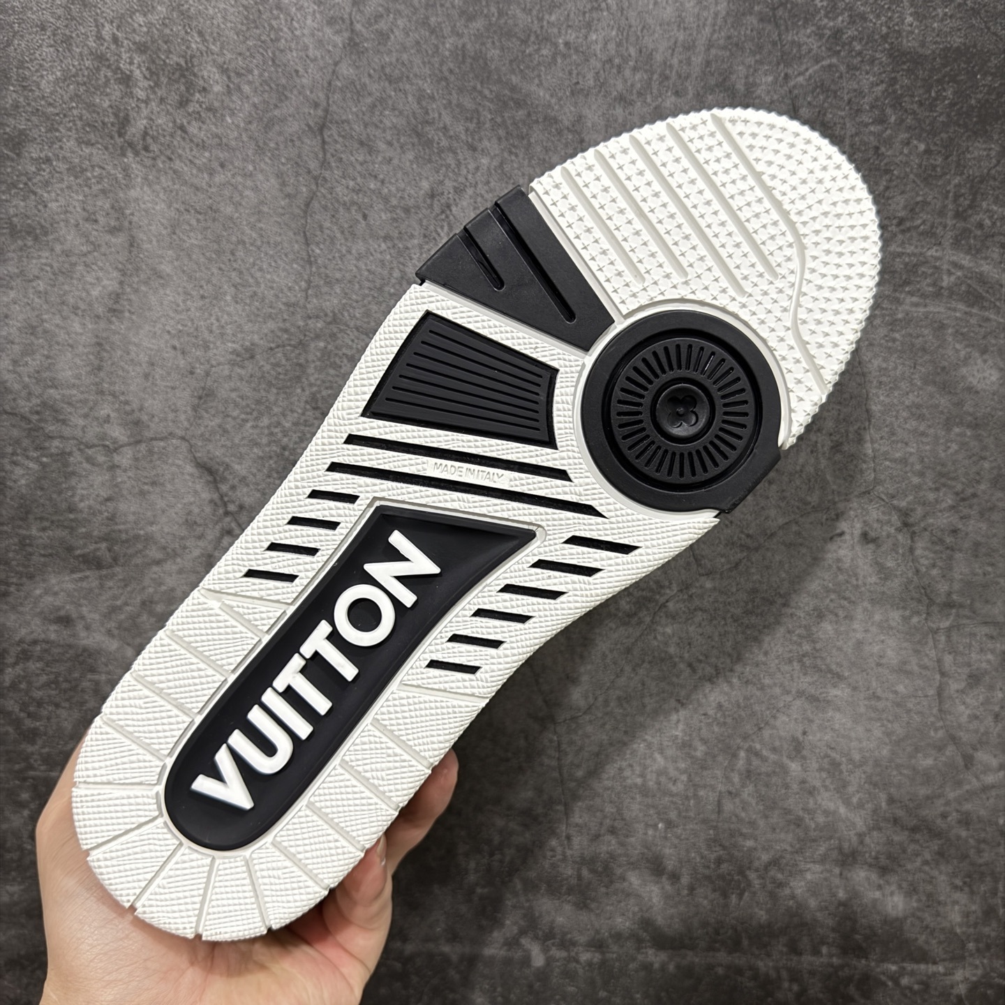 Louis Vuitton Trainer Sneaker T538010 | Yooybuy Spreadsheet
