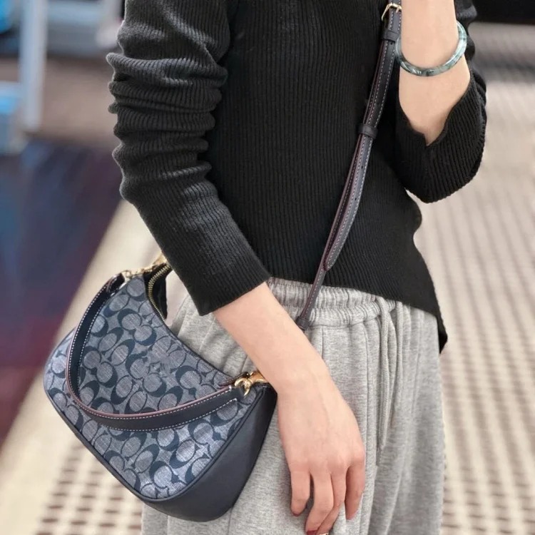 Louis Vuitton Bags Versatile High Bag Mahjong Women's Handbag Underarm Fashionable Crossbody Version Crescent Old