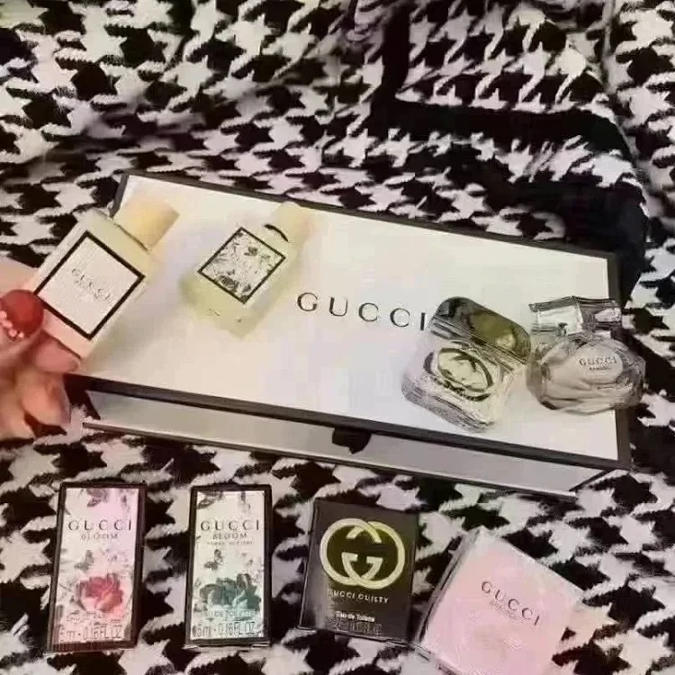 Fashionable and Popular Perfume Set (P-0103)